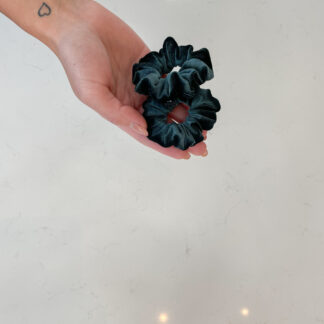 HELLA MYSTERIOUS SCRUNCHIE – TINY DUO